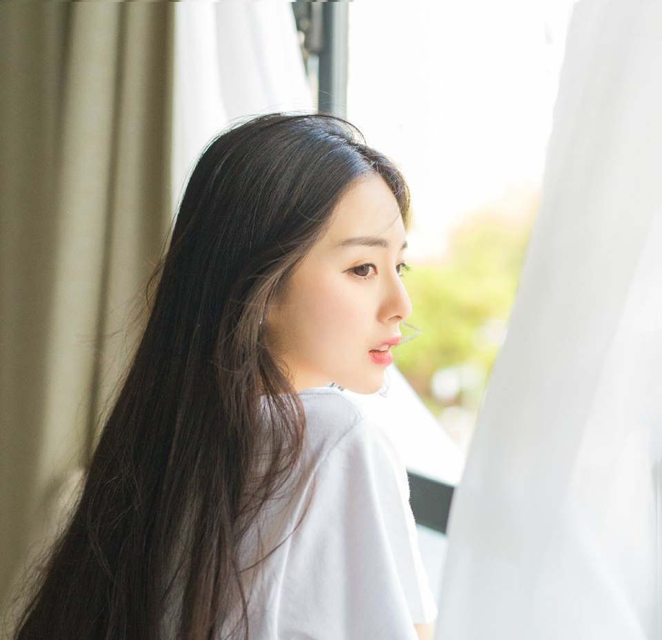 但我更喜欢这样，就像你一直在这里，忽然之间涌来一批人，和你干着一样的事，忽然他们又都走了，这里并不冷清，但周围不在纷杂。——韩寒《我所理解的生活》